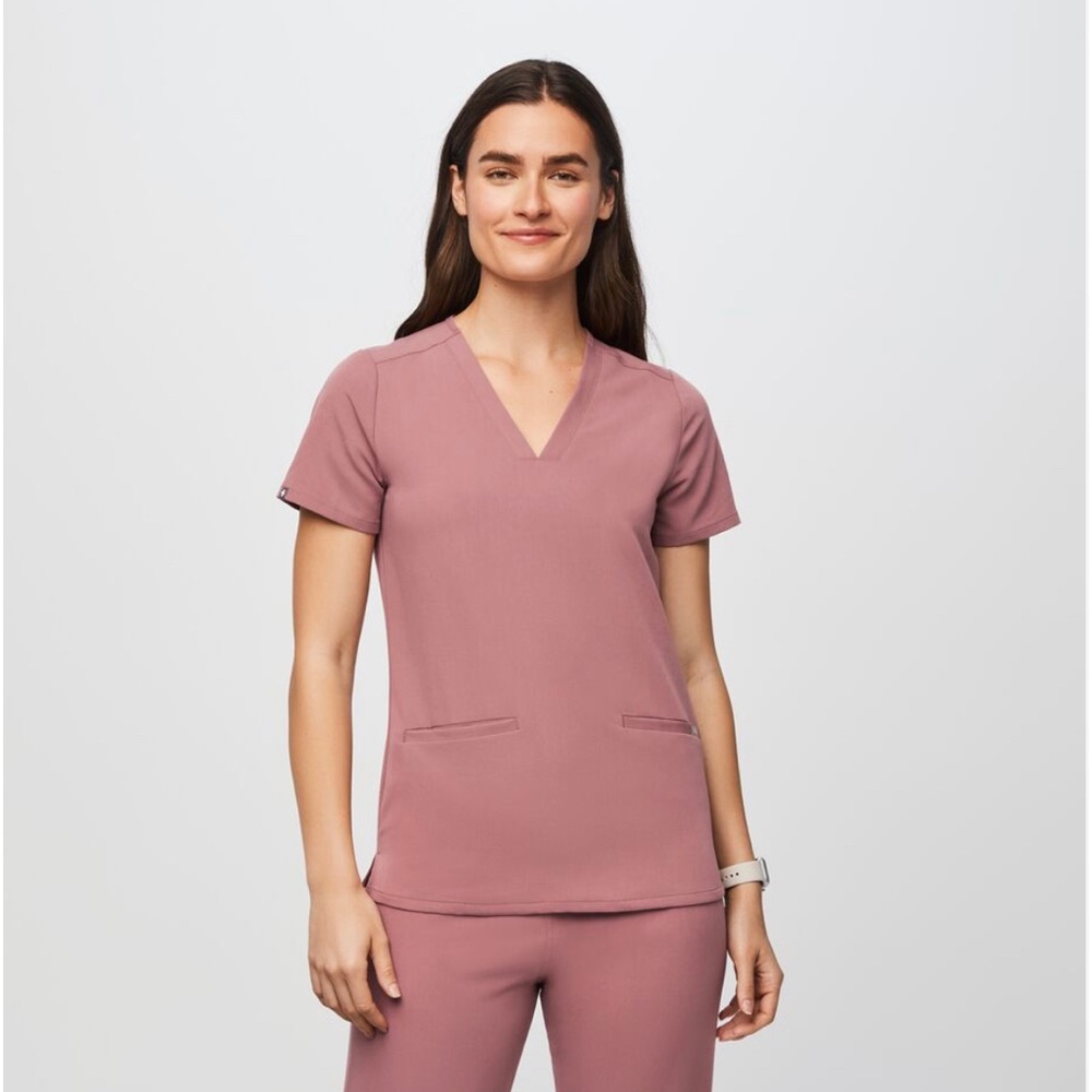 FIGS Casma 3-pocket scrub top in Limited Edition Mineral Mauve, XL